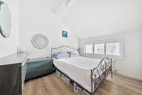 1 bedroom penthouse for sale, Queen Street, Godalming, Surrey, GU7