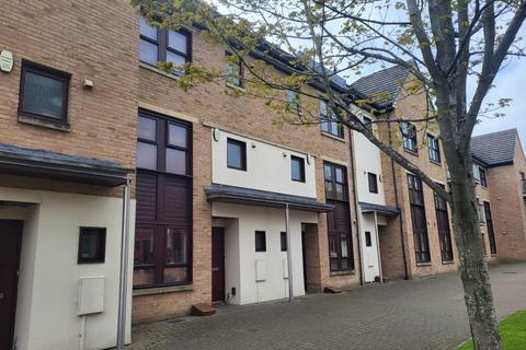4 bedroom mews to rent, The Approach, St. James, Northampton, NN5