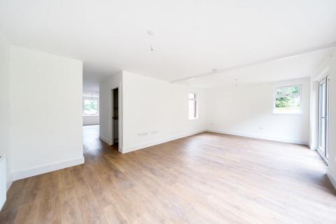 undefined, Byfleet Road, New Haw, KT15
