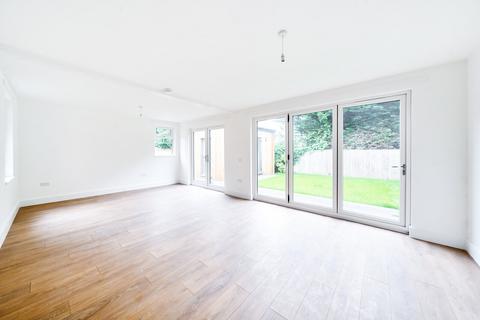 undefined, Byfleet Road, New Haw, KT15