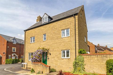 5 bedroom end of terrace house for sale, Dyrham Court, Swindon SN25