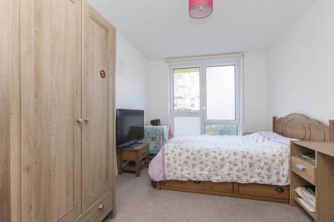 3 bedroom maisonette to rent, Trafalgar Gardens, Stepney, London, E1