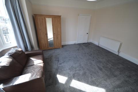 2 bedroom flat to rent, Wingrove Avenue, Newcastle upon Tyne NE4