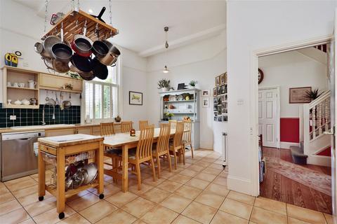 2 Chestnut Lane, Burghill, Hereford, HR4 7QN