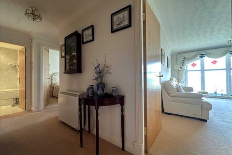 2 bedroom apartment for sale, Deepdene, The Beach, Filey