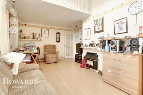 13 Avocet Close, Lowestoft, NR33 8PU