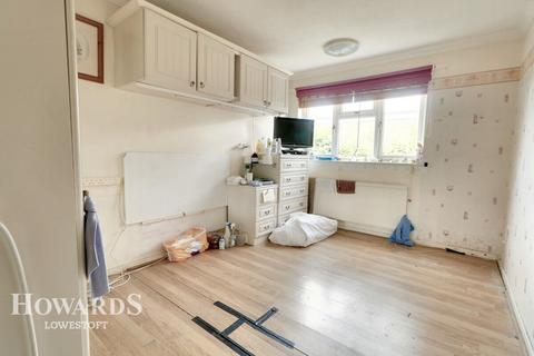 13 Avocet Close, Lowestoft, NR33 8PU
