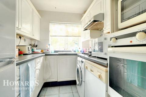 13 Avocet Close, Lowestoft, NR33 8PU