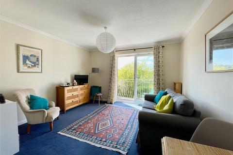 3 bedroom apartment for sale, 77 Saffron Park, Kingsbridge