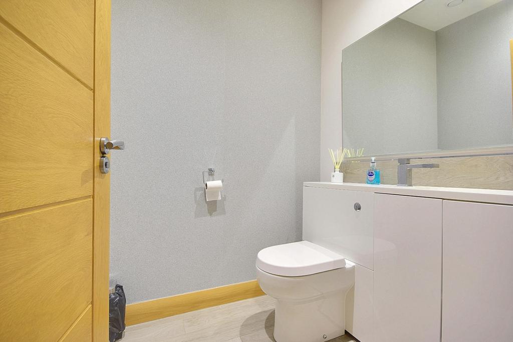 WC (Large)