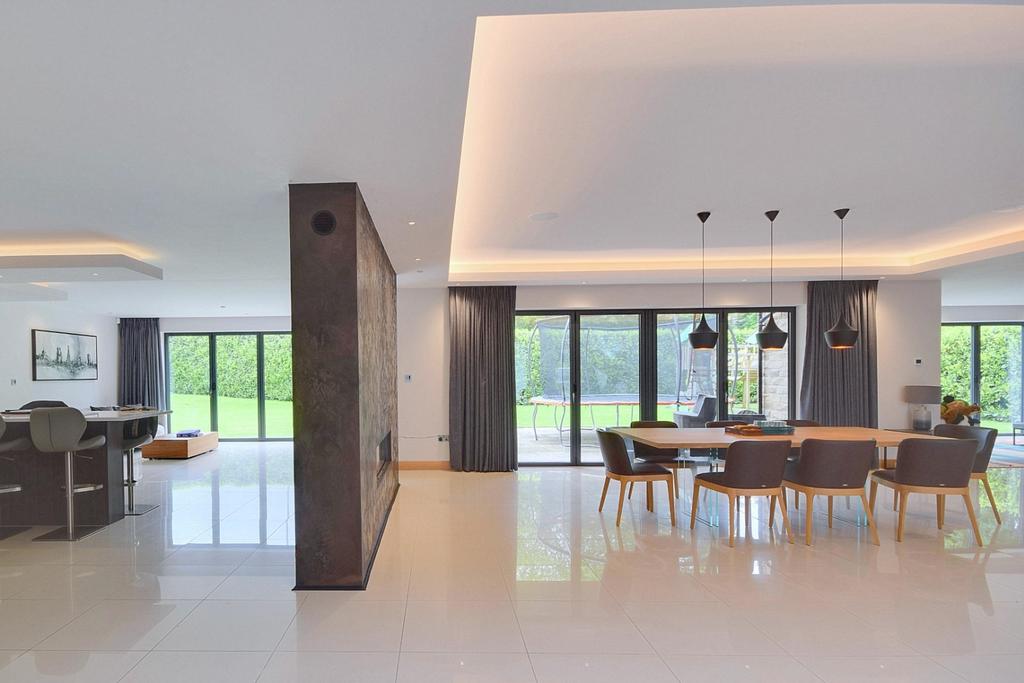 Kitchen Dining Transition (Large)