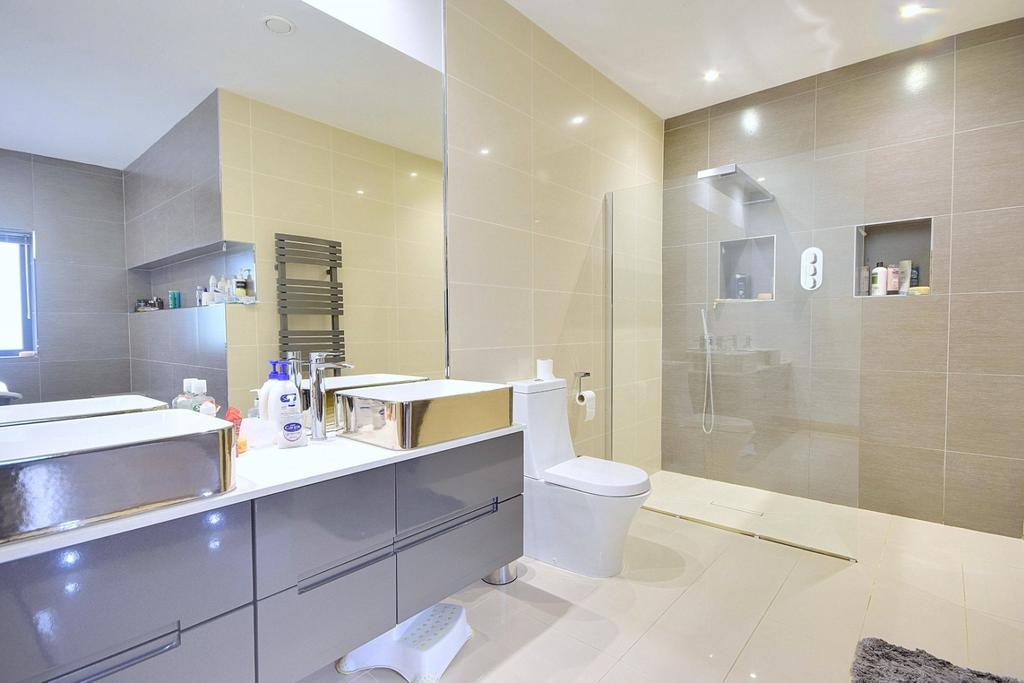 Master ensuite (Large)