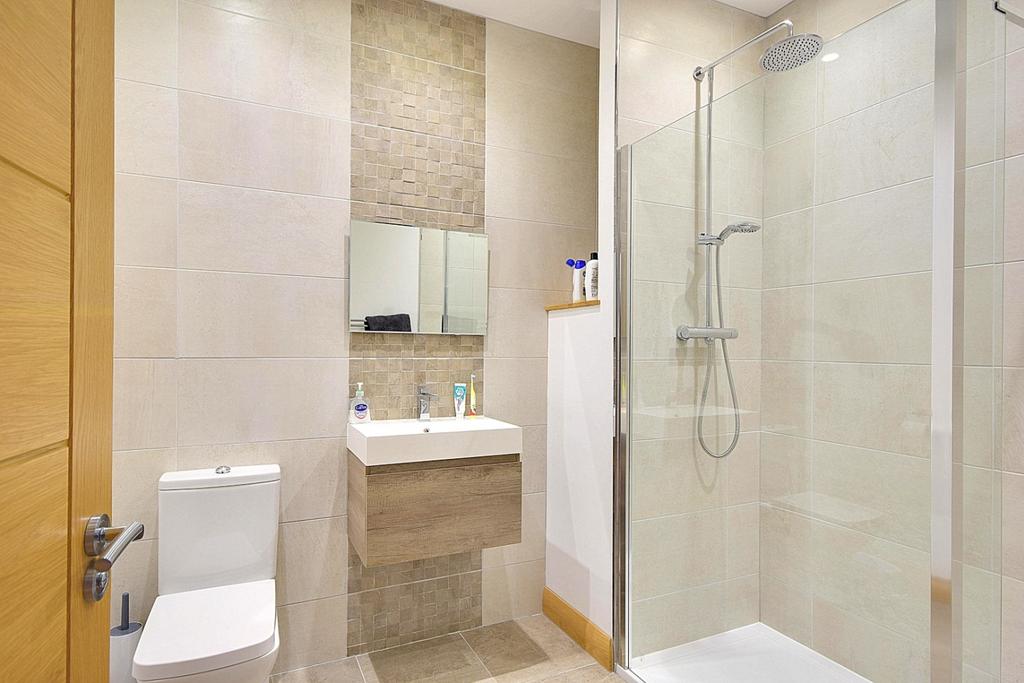 Ensuite (Large)