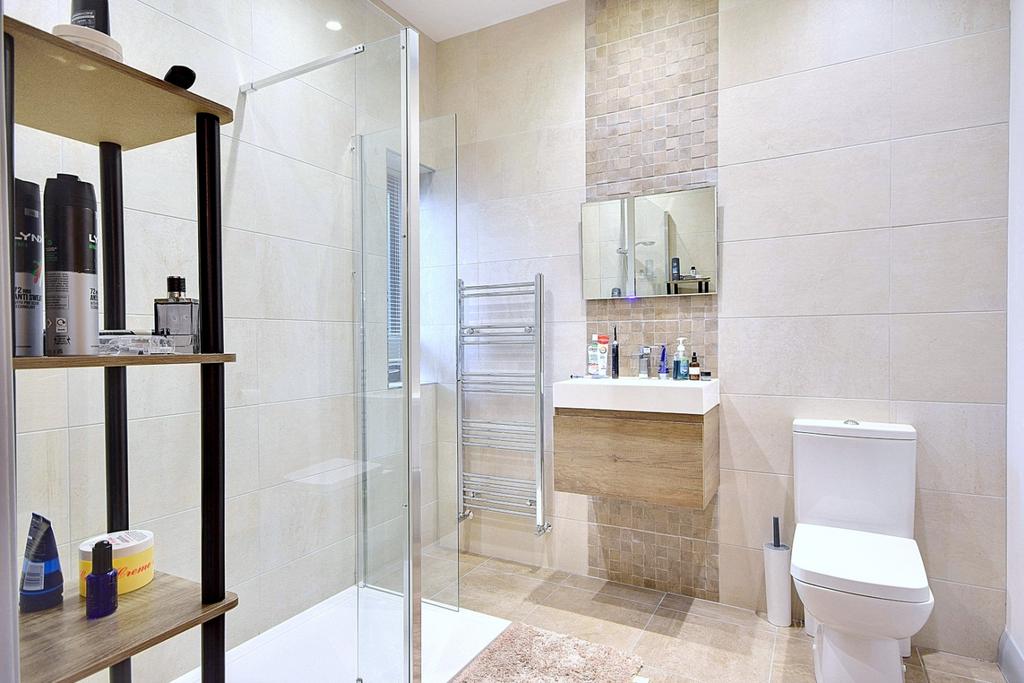 2nd ensuite (Large)