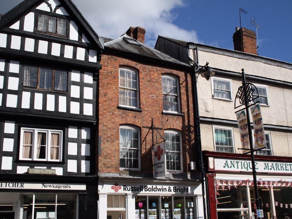 16 Broad Street, Leominster, HR6 1 bed flat - £425 pcm (£98 pw)