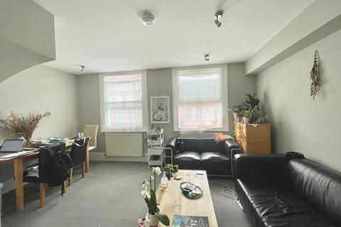 2 bedroom flat to rent, Camden High Street, London NW1
