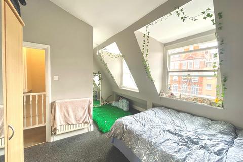 2 bedroom flat to rent, 137 Camden High Street, London NW1