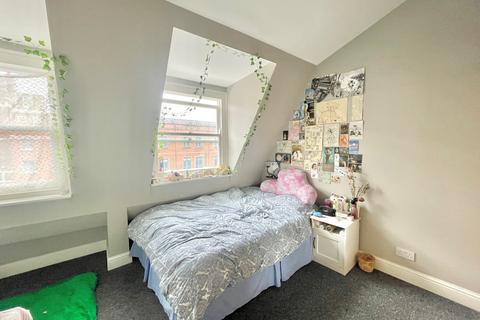 2 bedroom flat to rent, 137 Camden High Street, London NW1