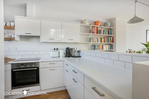 2 bedroom apartment for sale, Northwold Road, Raines Court, N16