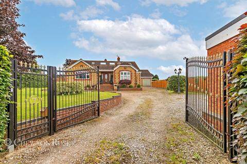 4 bedroom detached house for sale, Bedford Road, Sherington