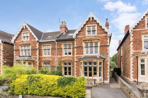 18 Hurle Crescent, Bristol, BS8 2SZ