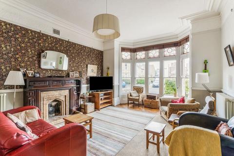 18 Hurle Crescent, Bristol, BS8 2SZ