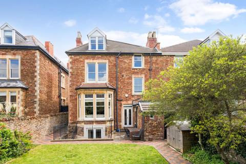 18 Hurle Crescent, Bristol, BS8 2SZ
