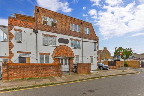 1 bedroom ground floor flat for sale, St. Mary's Road, Ilford, Essex