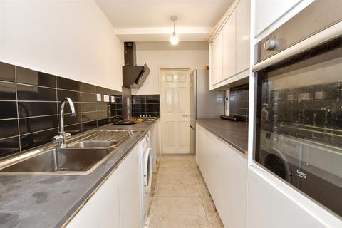 1 bedroom ground floor flat for sale, St. Mary's Road, Ilford, Essex