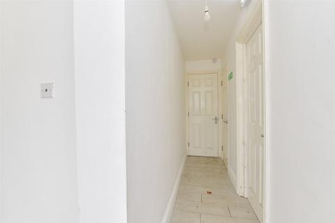 1 bedroom ground floor flat for sale, St. Mary's Road, Ilford, Essex