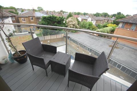 3 bedroom apartment to rent, Regents Park Road, Finchley, N3