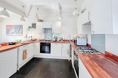House share to rent, Brecknock Road, London N19
