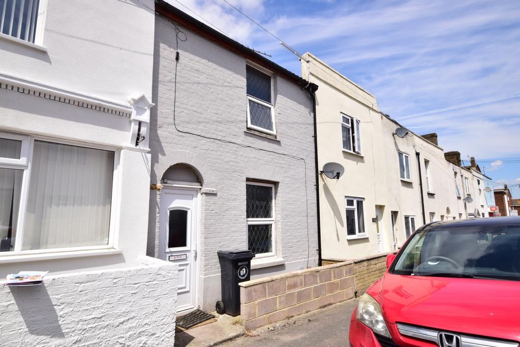 Britton Street Gillingham ME7 3 bed terraced house to rent £1,300 pcm