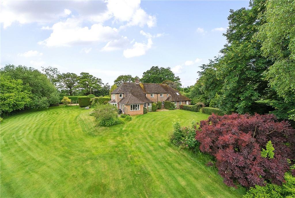 Dummer, Basingstoke, Hampshire, RG25 4 bed detached house for sale £