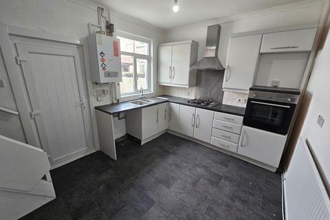 2 bedroom terraced house to rent, Pilkington Road, Radcliffe, Manchester