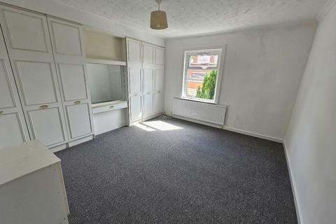 2 bedroom terraced house to rent, Pilkington Road, Radcliffe, Manchester