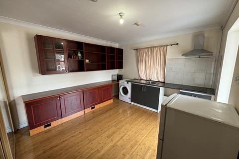 1 bedroom flat to rent, Firs Drive, HOUNSLOW, Greater London, TW5