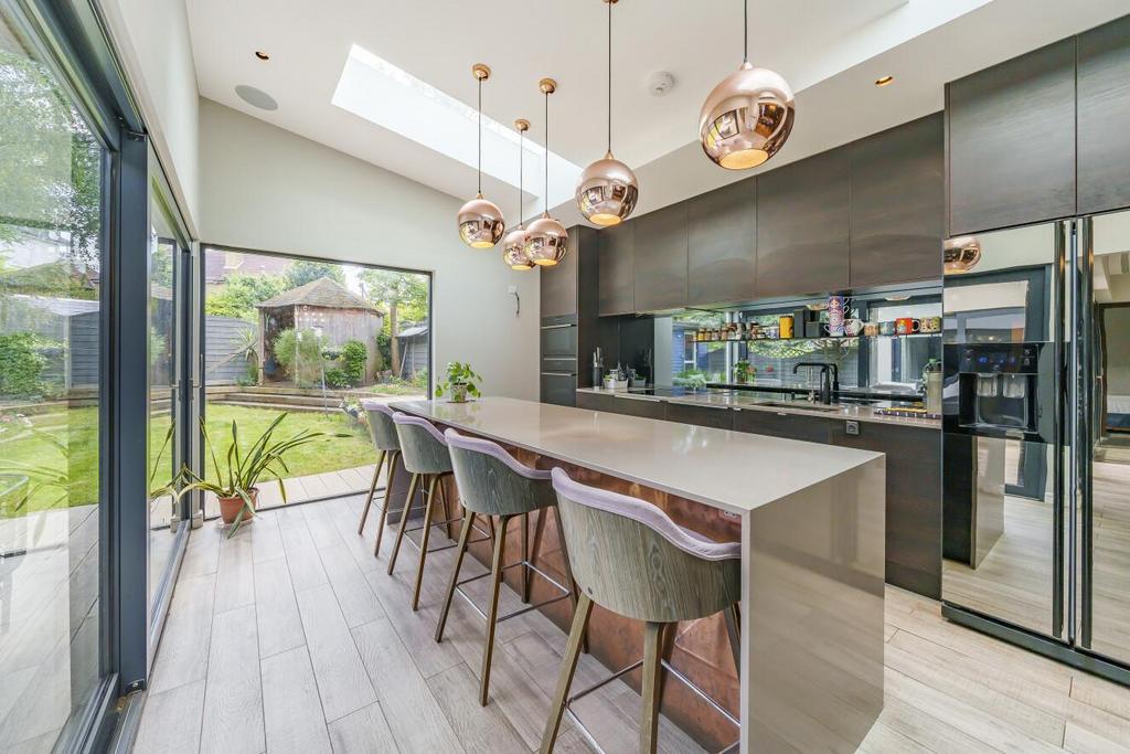 Hartland Way, Shirley, Croydon 4 bed detached house £900,000