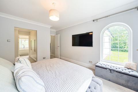 35 Roke Road, Kenley, CR8 5DZ