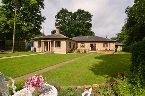 3 bedroom detached bungalow for sale, Arnoldfield Court , Gonerby Hill Foot