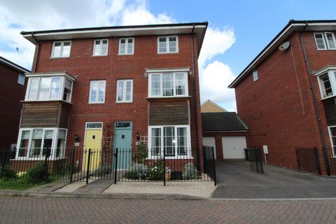 4 bedroom semi-detached house to rent, Jack Sadler Way, Exeter