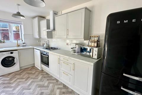 4 bedroom semi-detached house to rent, Jack Sadler Way, Exeter