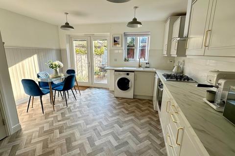 4 bedroom semi-detached house to rent, Jack Sadler Way, Exeter