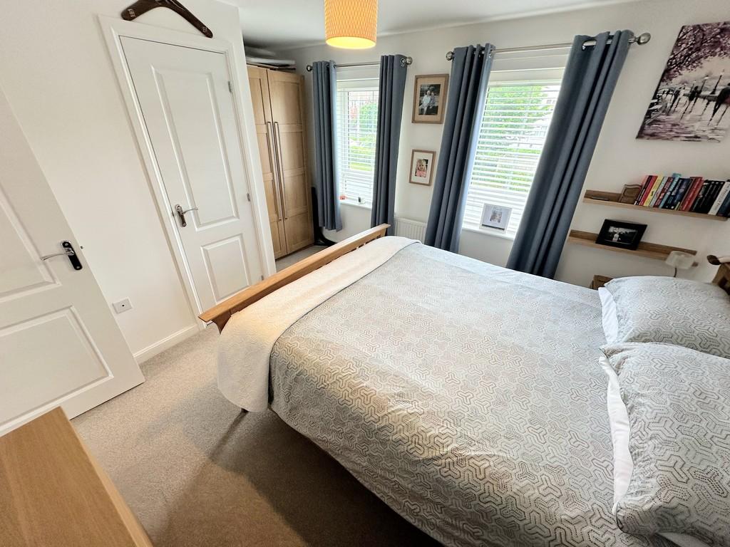 Bedroom 1 Photo 2