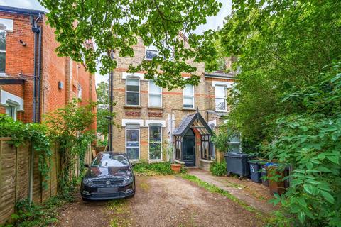 2 bedroom flat to rent, Border Crescent, Crystal Palace, London, SE26