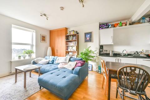 2 bedroom flat to rent, Central Hill, Crystal Palace, London, SE19