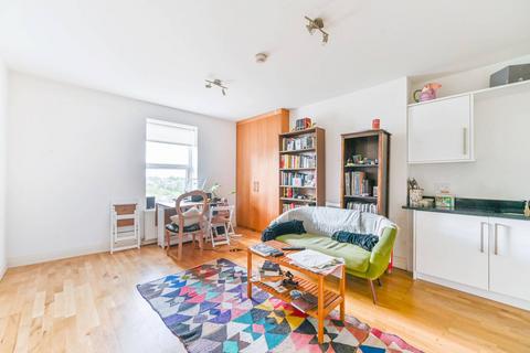 2 bedroom flat to rent, Central Hill, Crystal Palace, London, SE19