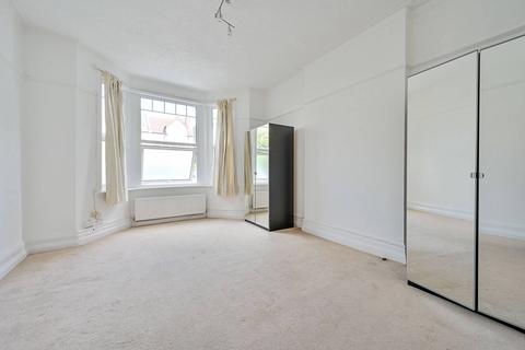 2 bedroom flat for sale, The Park, Ealing Broadway, London, W5