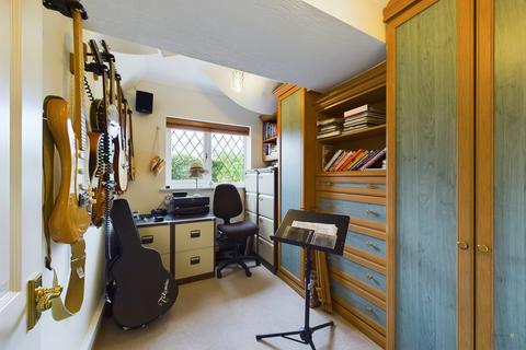 21 Bromwich Drive, Lichfield, WS13 8SD
