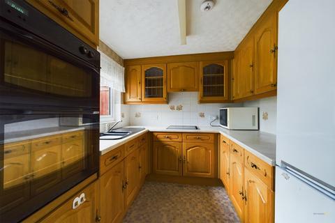18 Henhurst Ridge, Burton-on-trent, DE13 9TQ